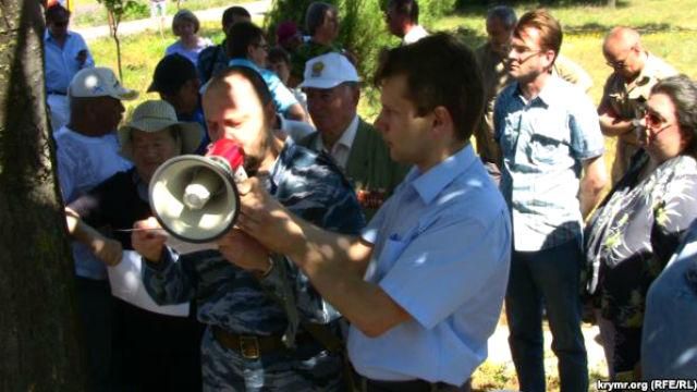 В Крыму снова протестуют: люди возмущаются из-за застройки пляжей В Крыму снова протестуют: люди возмущаются из-за застройки пляжей