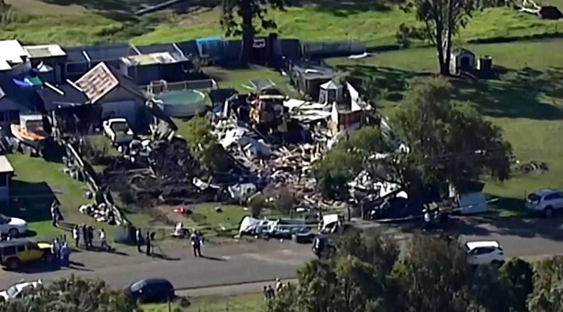 Австралієць розтрощив бульдозером півкварталу Австралієць розтрощив бульдозером півкварталу