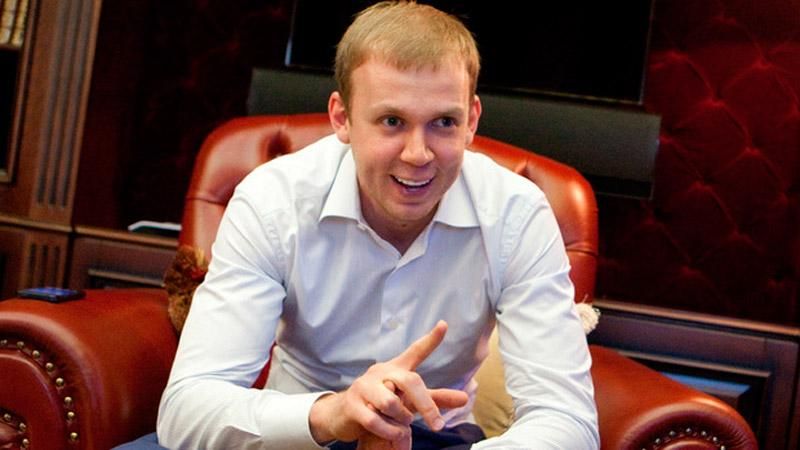 Курченко розкошує у Москві у шикарному офісі та на золотих унітазах Курченко розкошує у Москві у шикарному офісі та на золотих унітазах