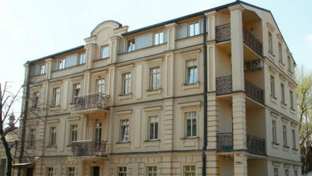 Головний офіс Януковича непублічно продали підставному жителю Єнакієво (Документи) Головний офіс Януковича непублічно продали підставному жителю Єнакієво (Документи)