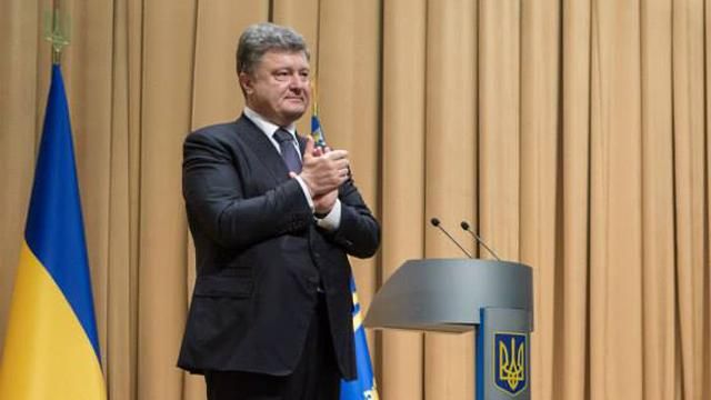 Порошенко подписал изменения в закон о военном положении Порошенко подписал изменения в закон о военном положении