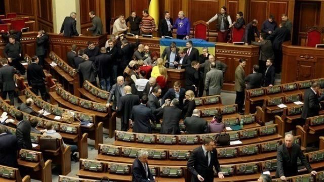 Суд не позволил украинцам видеть биографии депутатов Суд не позволил украинцам видеть биографии депутатов