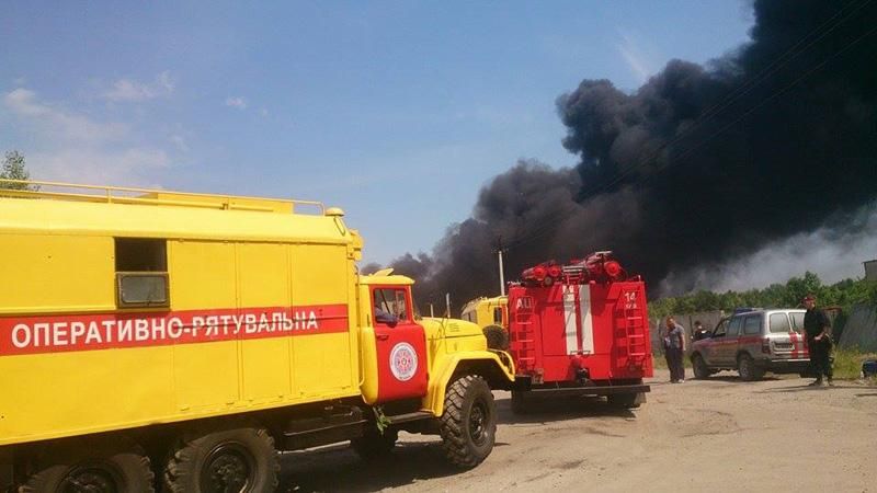 Розпочалося відселення людей з двокілометрової зони від пожежі під Васильковим