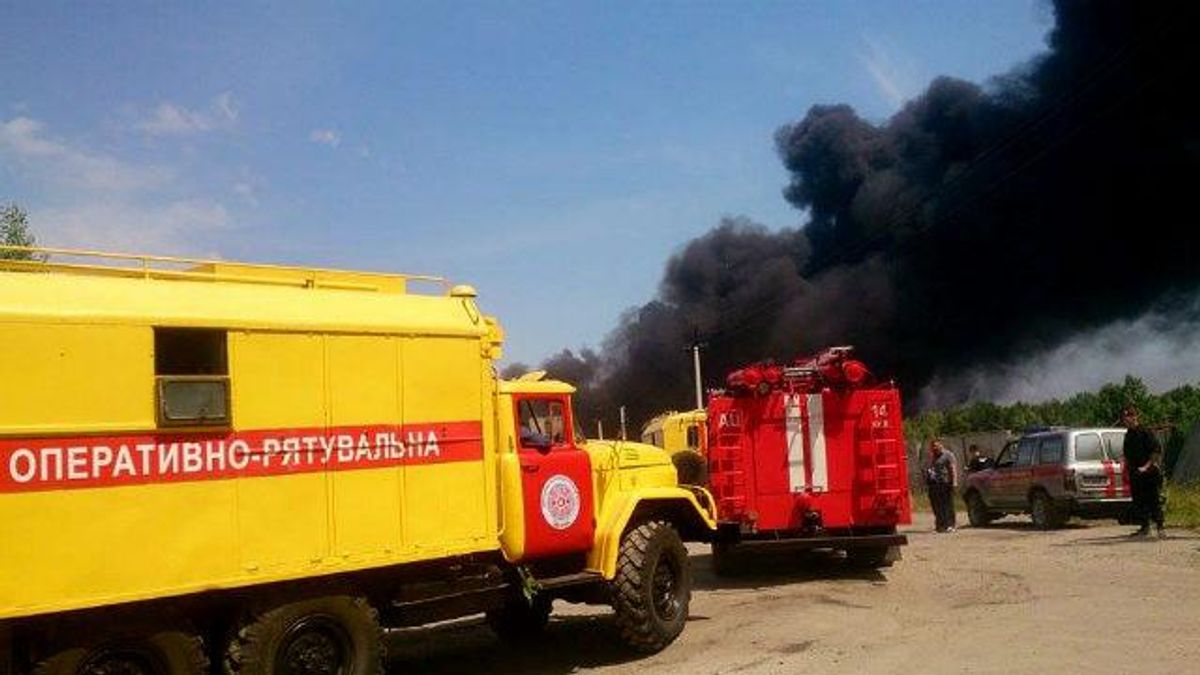 Под угрозой огня газовые хранилища: на место пожара уже прибыли газовики Под угрозой огня газовые хранилища: на место пожара уже прибыли газовики