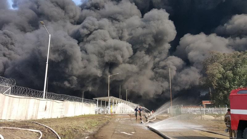 Пожар под Киевом будут тушить еще 12 часов, — Аваков