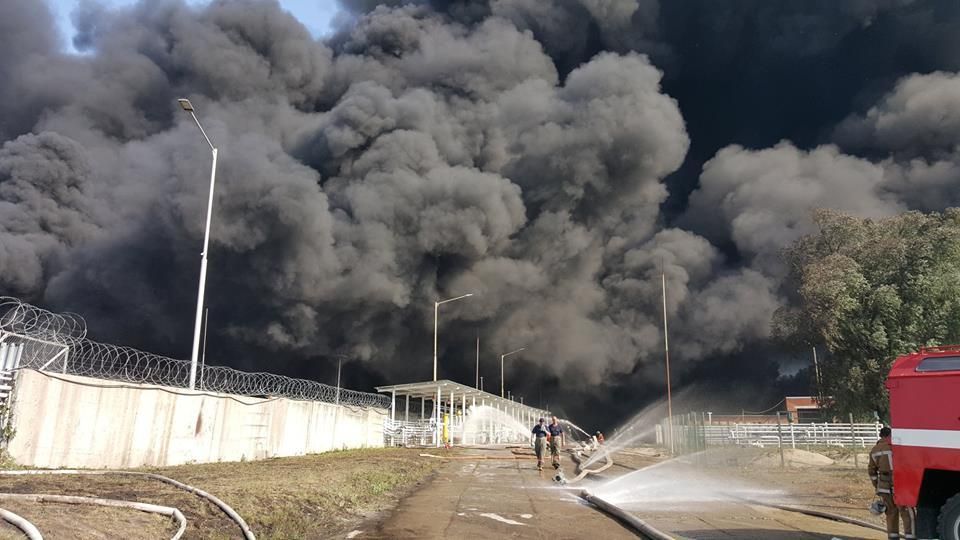 Щонайменше двоє осіб загинуло в результаті пожежі під Києвом