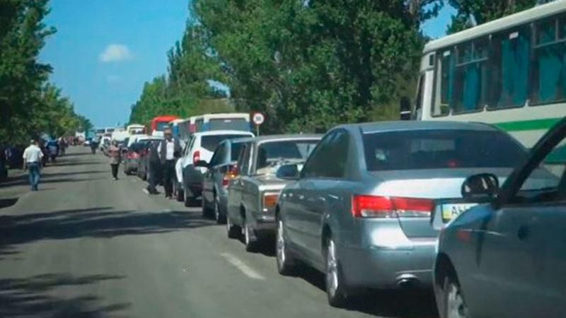 Фотофакт: пекельна черга з окупованого Донецька Фотофакт: пекельна черга з окупованого Донецька