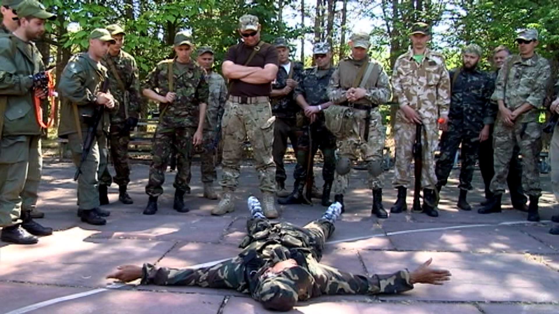 Жители Запорожья готовятся собственными силами защищать город Жители Запорожья готовятся собственными силами защищать город