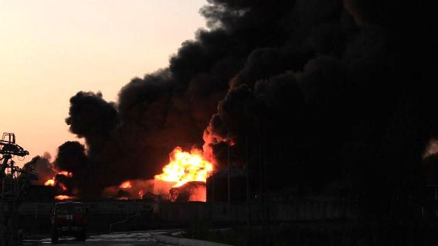 На нафтобазі вночі прогриміли кілька вибухів, є жертви, — "Азов"
