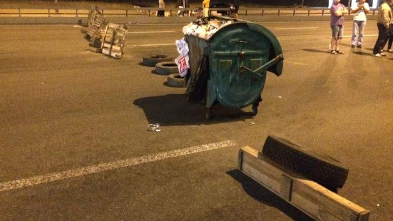 Одну полосу на проспекте Бажана уже открыли для проезда Одну полосу на проспекте Бажана уже открыли для проезда