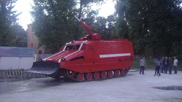 К тушению нефтебазы привлекут пожарные танки, — Аваков