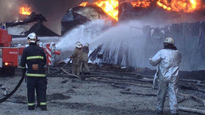 Рятувальники розпочали чергову пінну атаку для ліквідації 