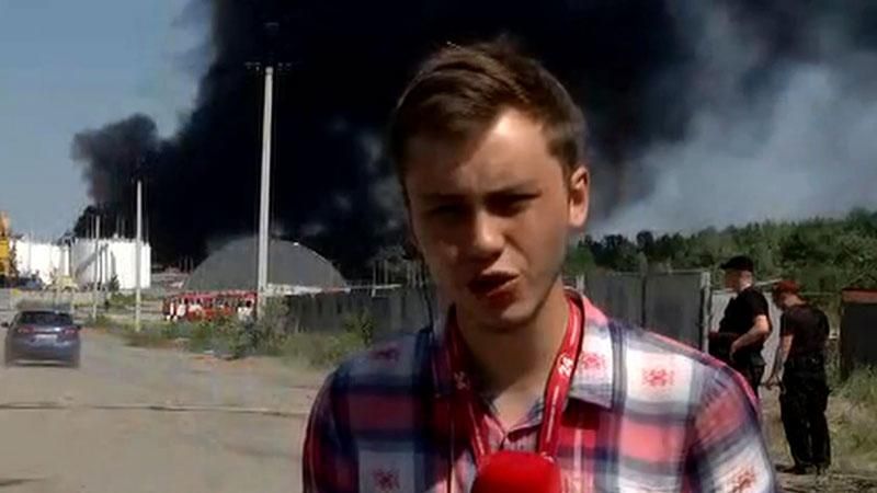 Пожарные готовятся тушить пять цистерн с топливом Пожарные готовятся тушить пять цистерн с топливом