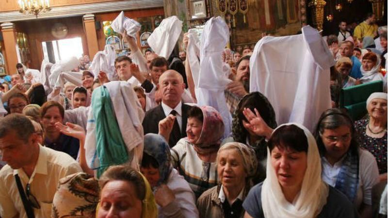 У Сімферополі освятили медичні халати У Сімферополі освятили медичні халати