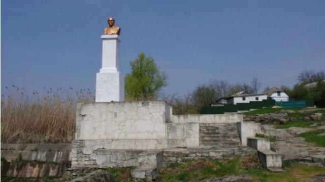 Ленин упал в Черкасской области