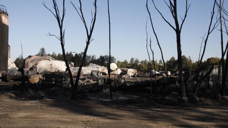 На палаючій нафтобазі під Києвом знайшли ще одне тіло (Оновлено) На палаючій нафтобазі під Києвом знайшли ще одне тіло (Оновлено)