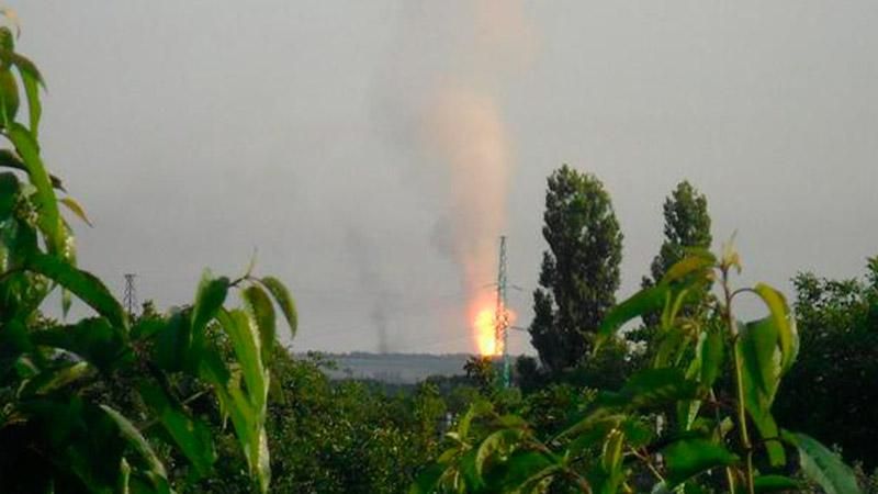 Над Авдіївкою піднявся вогняний стовп Над Авдіївкою піднявся вогняний стовп