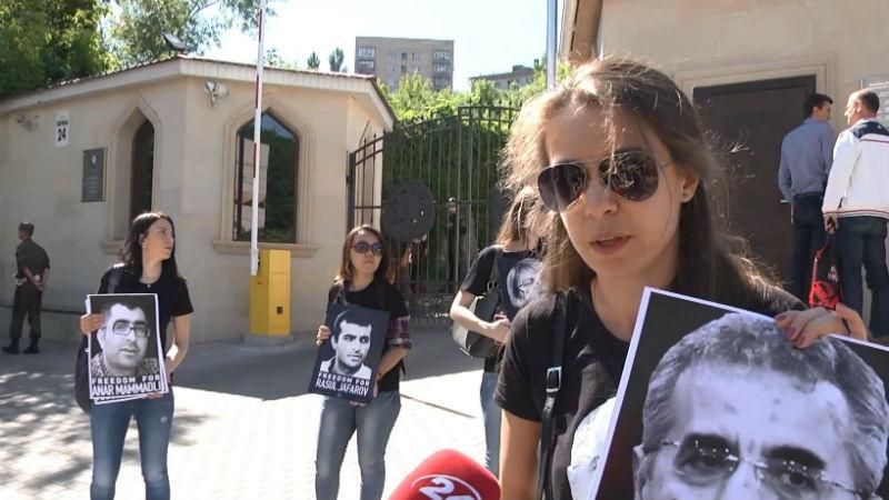 Під посольством Азербайджану активісти вимагали звільнити політв'язнів
