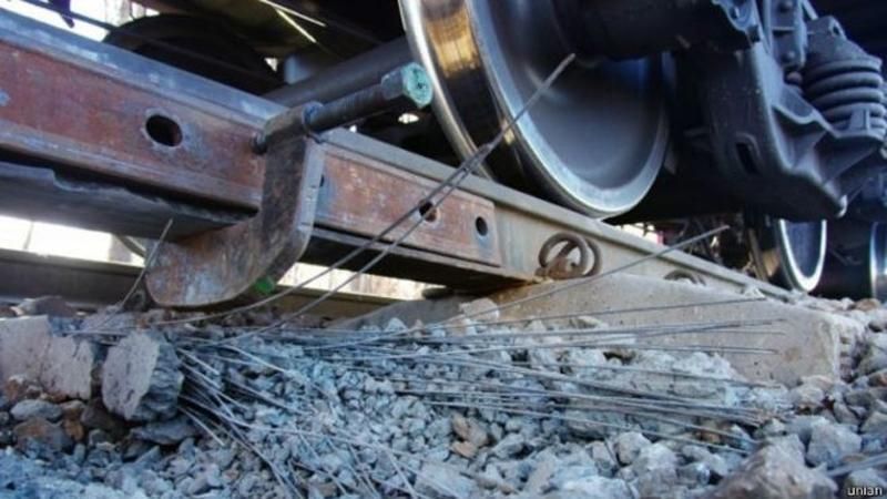 В Луганской области взорвали стратегически важный железнодорожный путь В Луганской области взорвали стратегически важный железнодорожный путь