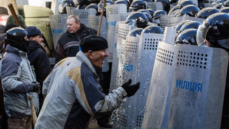 Злочини проти Майдану: затримано міліціонерів, які дали тітушкам автомати