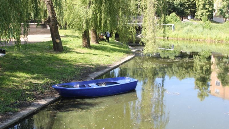 У Рівному в річці виловили пакет з тілом немовляти У Рівному в річці виловили пакет з тілом немовляти