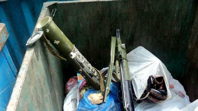 У Маріуполі просто у смітнику лежали гранатомети У Маріуполі просто у смітнику лежали гранатомети