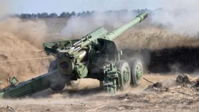 На Донбасі знову гаряче: бойовики здійснили понад півсотні обстрілів