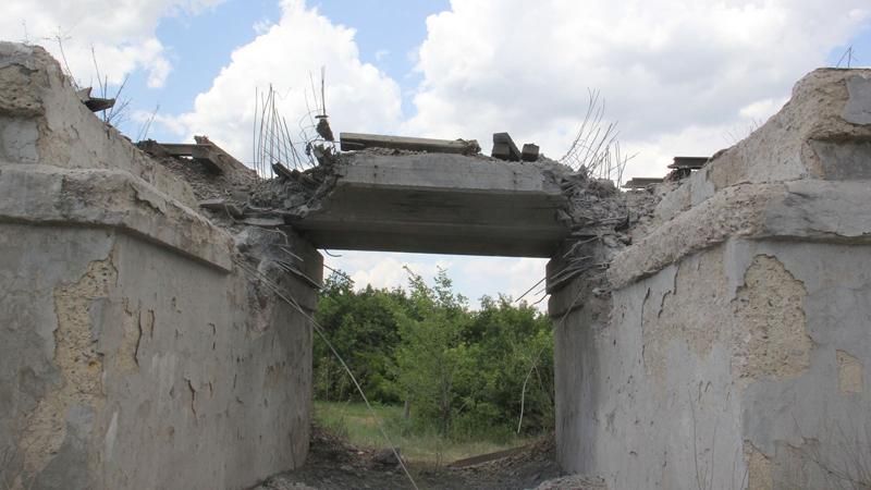 Терористи підірвали залізничну колію на Луганщині
