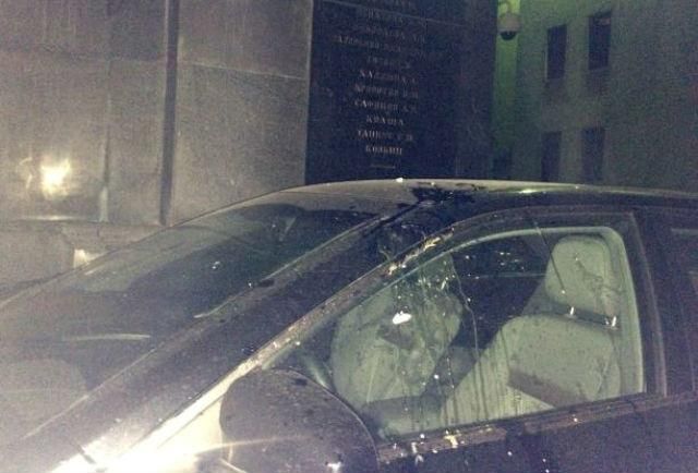 Россияне атаковали украинское посольство Россияне атаковали украинское посольство