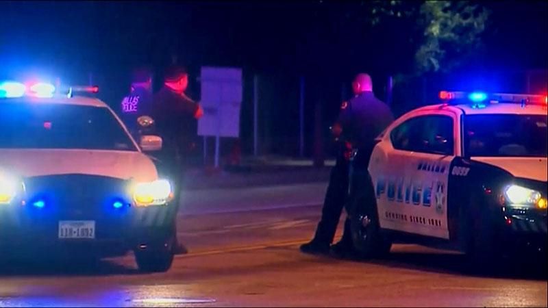 Преступники устроили дерзкую стрельбу по полицейским в США Преступники устроили дерзкую стрельбу по полицейским в США