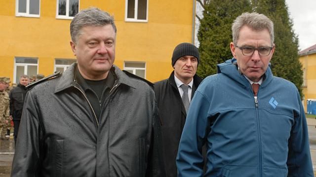 Посол США в Украине сравнил коррупцию и российские танки Посол США в Украине сравнил коррупцию и российские танки