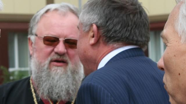 Митрополит Донецький не соромиться носити годинник за 150 тисяч євро Митрополит Донецький не соромиться носити годинник за 150 тисяч євро