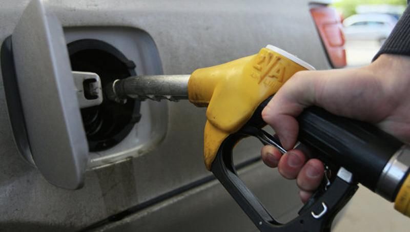 Окупанти забезпечили Крим російськими цінами: бензин дорожчий, ніж у Москві