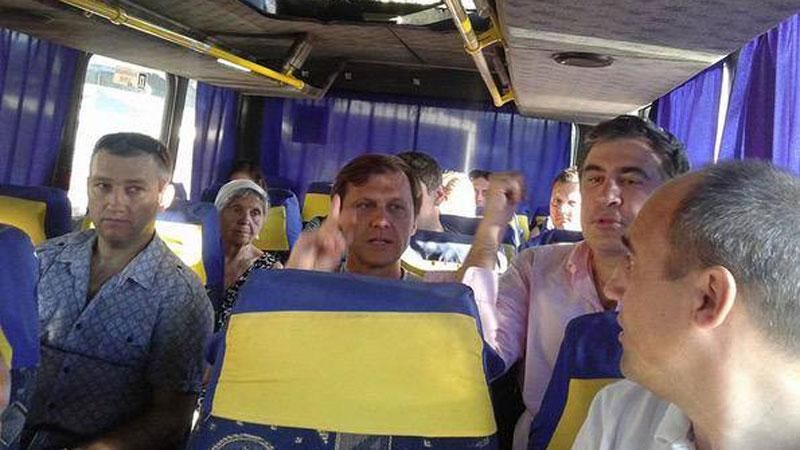 Саакашвили вместе с одесситами проехался на маршрутке