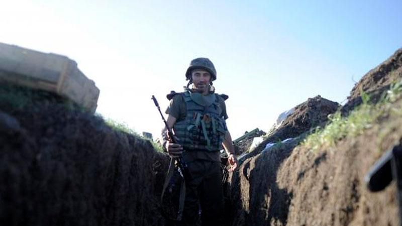 Українським бійцям не дозволяють відповідати на обстріли бойовиків у Широкиному Українським бійцям не дозволяють відповідати на обстріли бойовиків у Широкиному