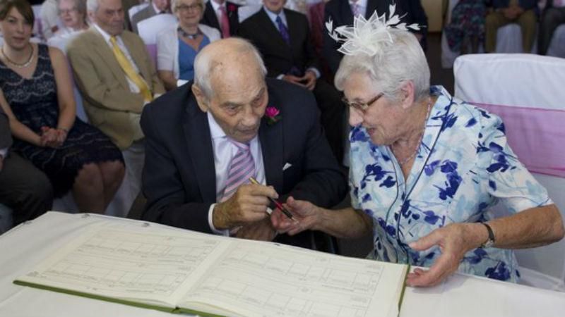 В Англии поженились самые старые молодожены