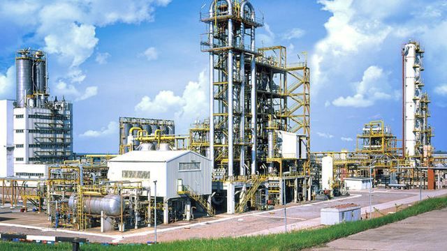 На Кременчуцькому нафтопереробному заводі стався вибух. Є загиблі На Кременчуцькому нафтопереробному заводі стався вибух. Є загиблі