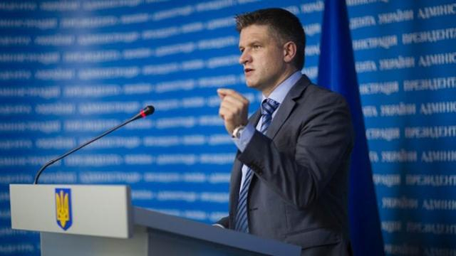 Шимкив обещает некоторым чиновникам зарплату до 2 тысяч евро