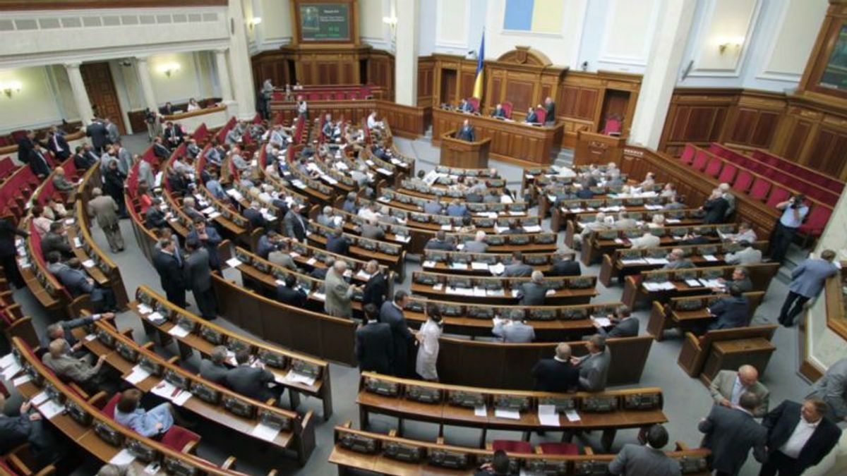 Депутати будуть працювати без відпустки Депутати будуть працювати без відпустки