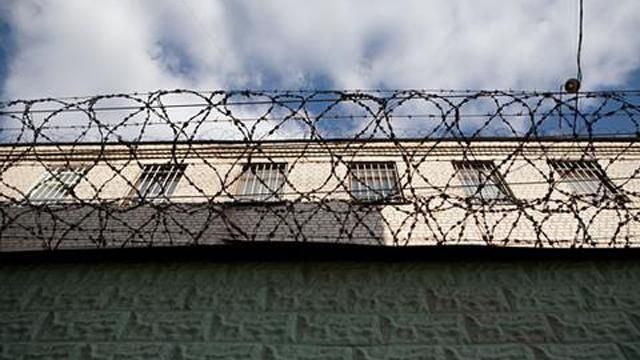 Чиновник тюрьмы во Львове требовал у осужденного тысячу долларов взятки Чиновник тюрьмы во Львове требовал у осужденного тысячу долларов взятки