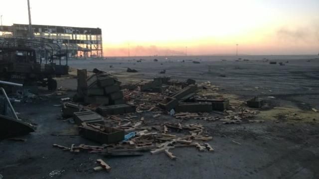 Боевики пытались "взять" донецкий аэропорт ко дню рождения Путина — "киборг" Боевики пытались "взять" донецкий аэропорт ко дню рождения Путина — "киборг"