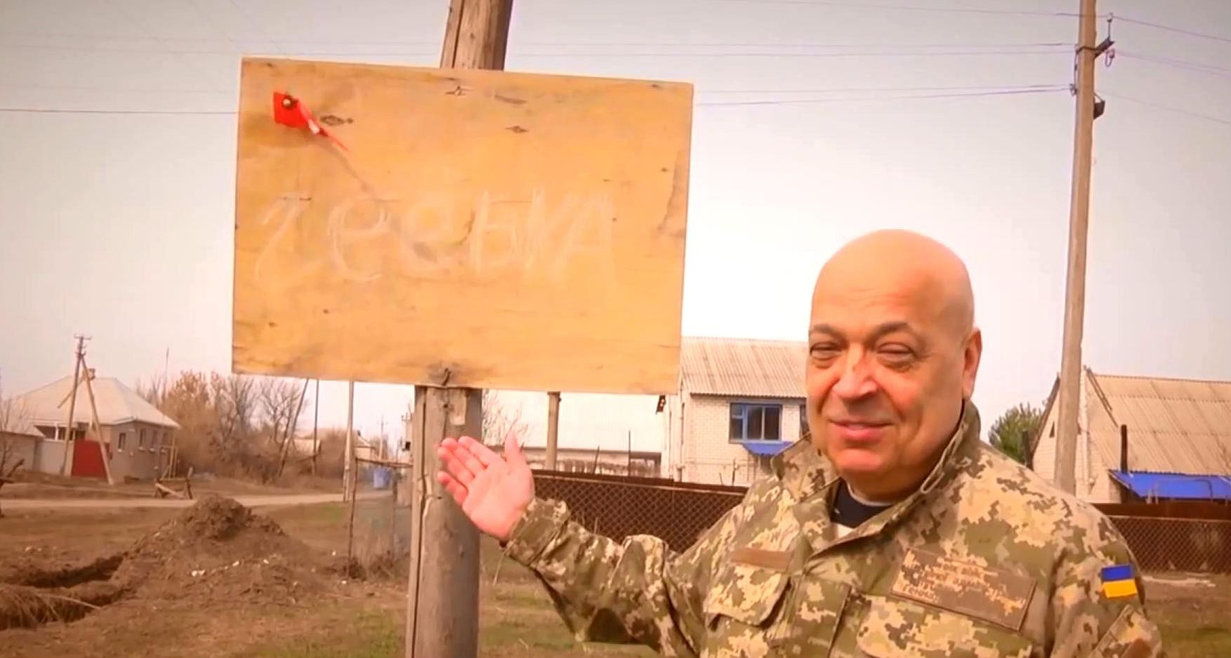 Москаль вигадав новий спосіб спілкування із "ватниками" Москаль вигадав новий спосіб спілкування із "ватниками"