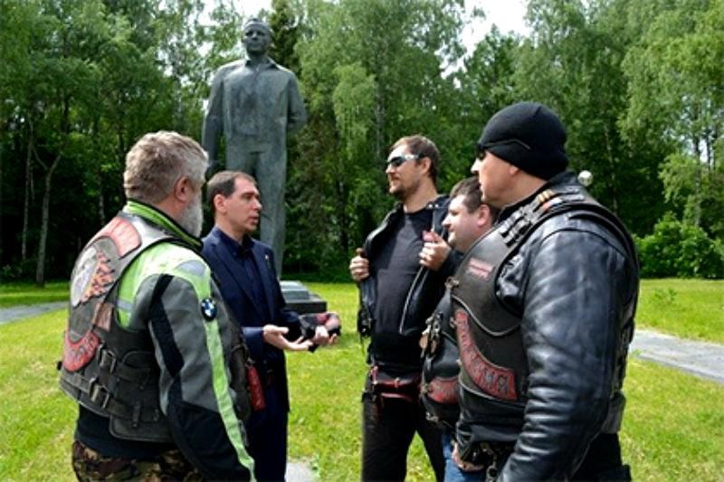 У космосі встановлять прапор "Нічних вовків" У космосі встановлять прапор "Нічних вовків"