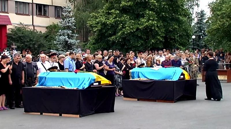Поховали пожежників, які загинули на нафтобазі під Києвом