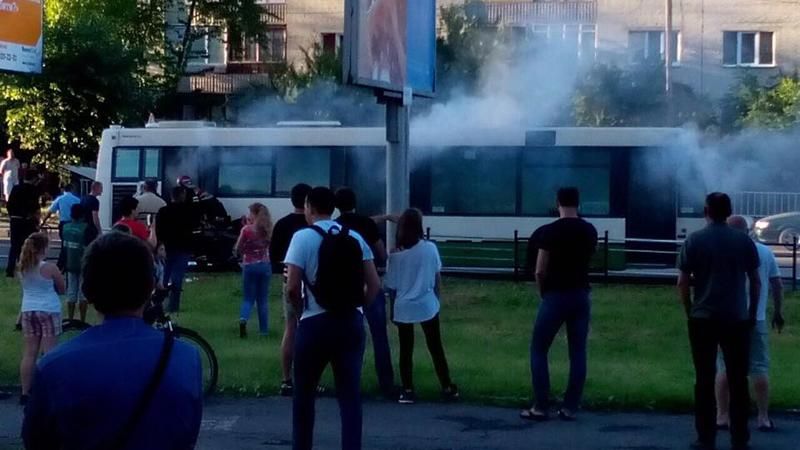 У Львові на ходу спалахнула маршрутка У Львові на ходу спалахнула маршрутка