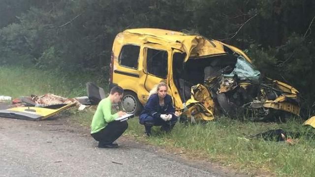 Сім’я загинула у страшній аварії під Києвом Сім’я загинула у страшній аварії під Києвом