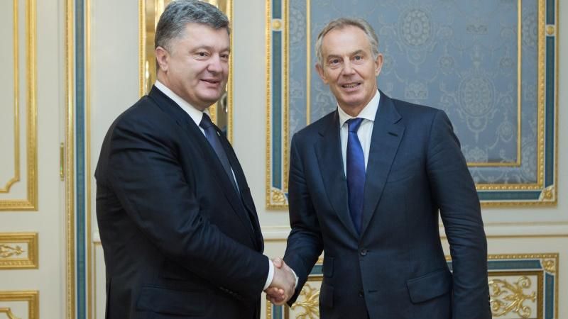 Порошенко предложил экс-премьеру Великобритании стать его советником Порошенко предложил экс-премьеру Великобритании стать его советником