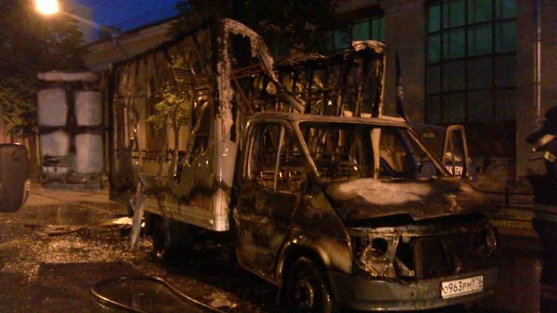 Автомобіль агітаторів за "ДНР" спалили у Петербурзі