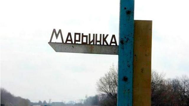 Мар'їнка під артобстрілом: є поранені серед мирного населення Мар'їнка під артобстрілом: є поранені серед мирного населення