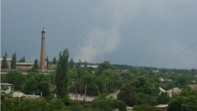 Попасная под обстрелом: на окраине города столб дыма